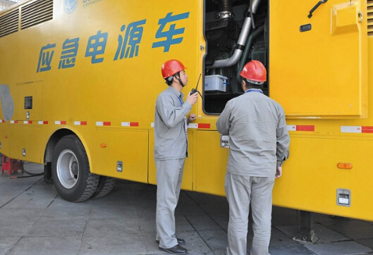 龙文如何清理被灰尘覆盖的机油散热器？